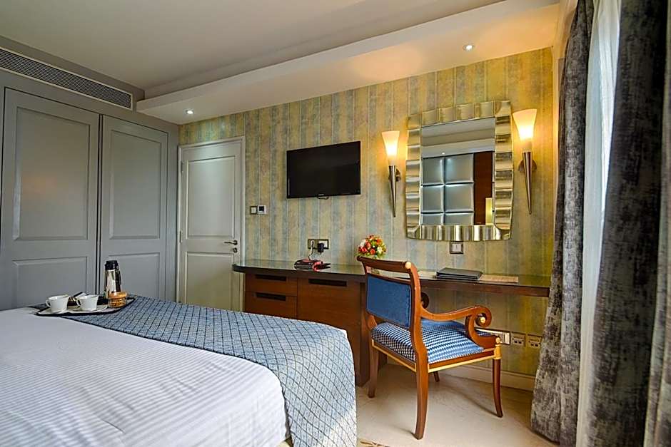 Photo 1 of 4 of Suite