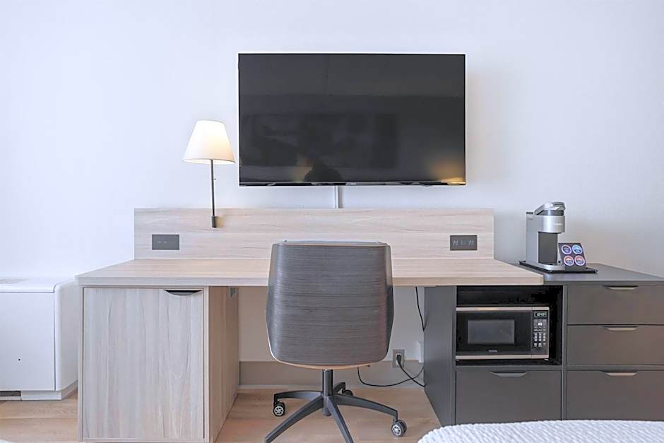 Seven Oaks Hotel Regina, SureStay Collection by Best Western