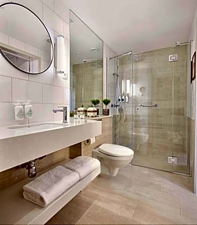 1 King bed Deluxe with Balcony