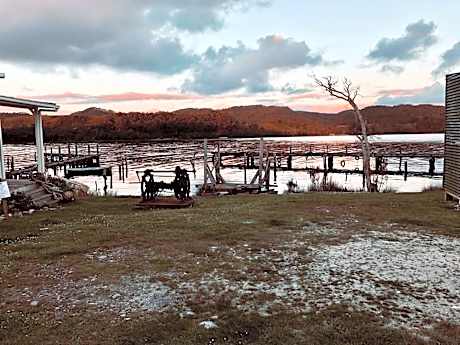 The Artists Cottage Waterfront Hideaway