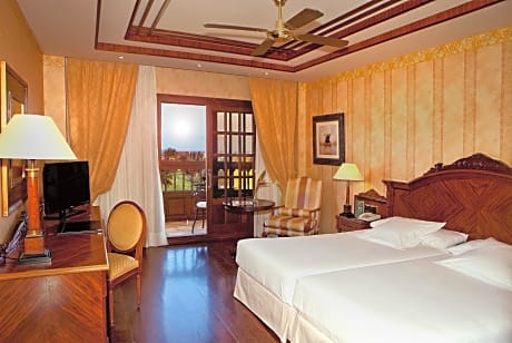 DELUXE DOUBLE GOLF VIEW ROOM