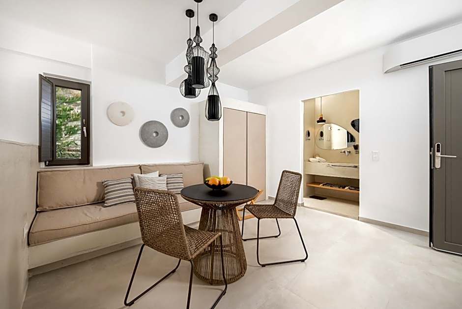 Mnḗmē Suites & Villas