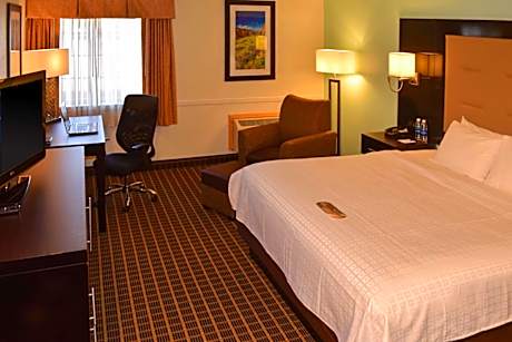 1 King Bed, Nonsmoking