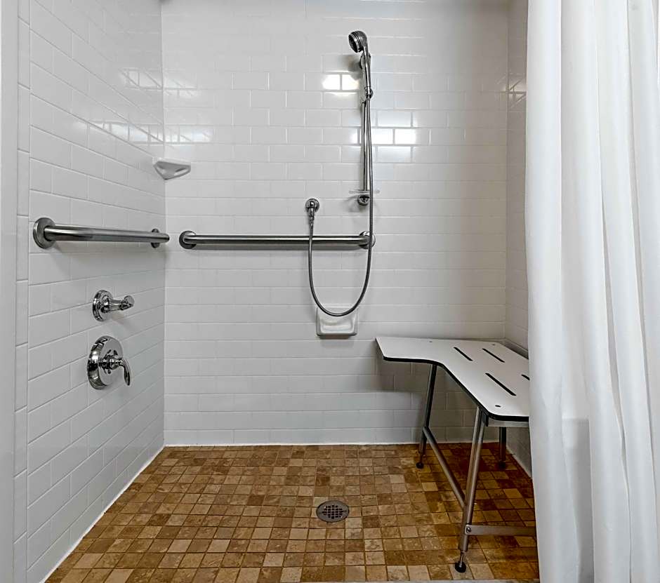 Hampton Inn By Hilton Nashua