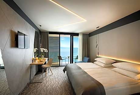 Superior Double Room with Balcony and Sea View