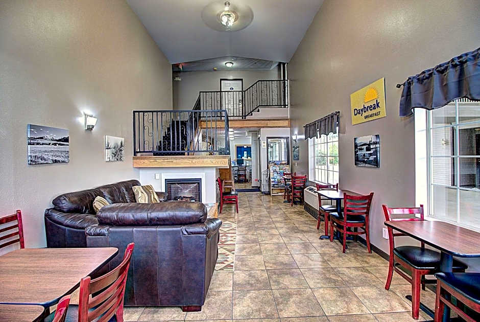 Days Inn & Suites by Wyndham Lolo