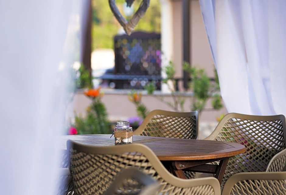 Kamelia & Semeli Hotel