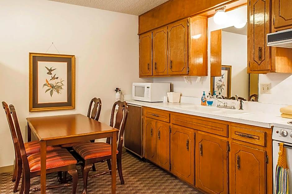 Econo Lodge Eagle Nest