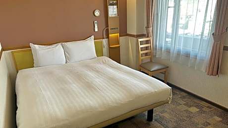 Queen Room - Non-Smoking