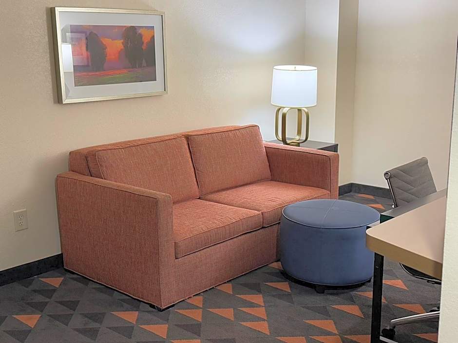 Holiday Inn Hotel And Suites Fayetteville W-Fort Bragg Area By IHG