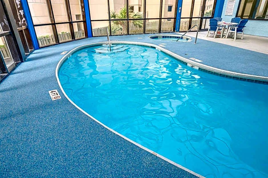 Oceanfront Views, Recently Renovated Kitchen,Pools