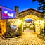 Alaroof Hotel