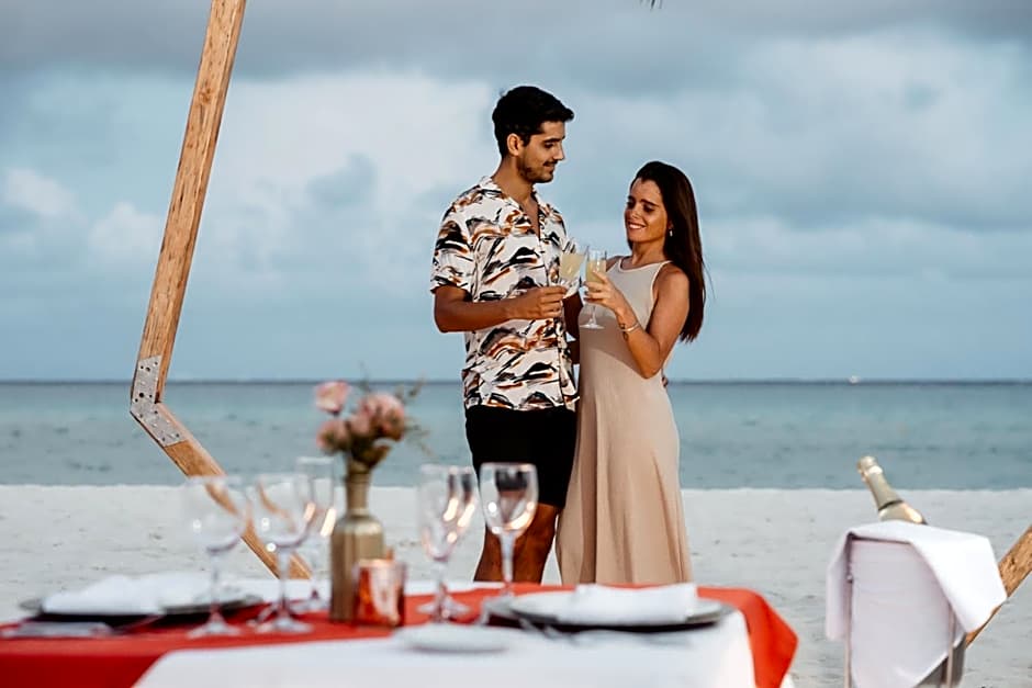 The Reef 28 - Adults Only - All Suites - Optional Gourmet All Inclusive
