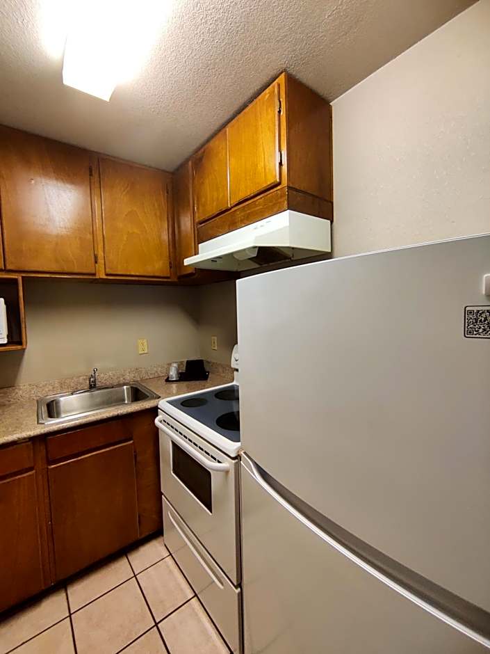 Regency Inn & Suites By Capital O Houston IAH Airport