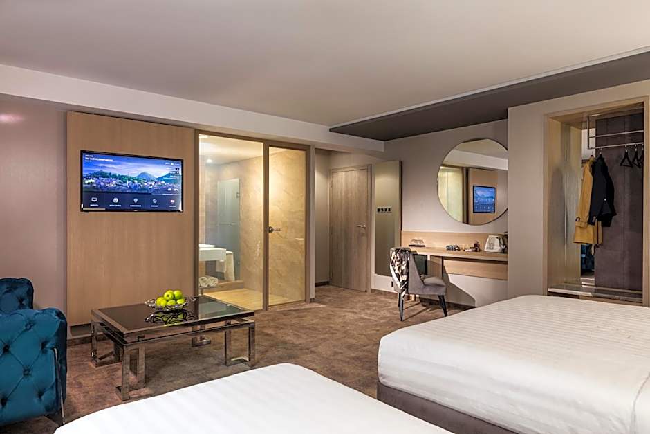 -- ESTE PARK HOTEL -- part of Urban Chic Luxury Design Hotels - Parking & Compliments - next to Shopping & Dining Mall Plovdiv