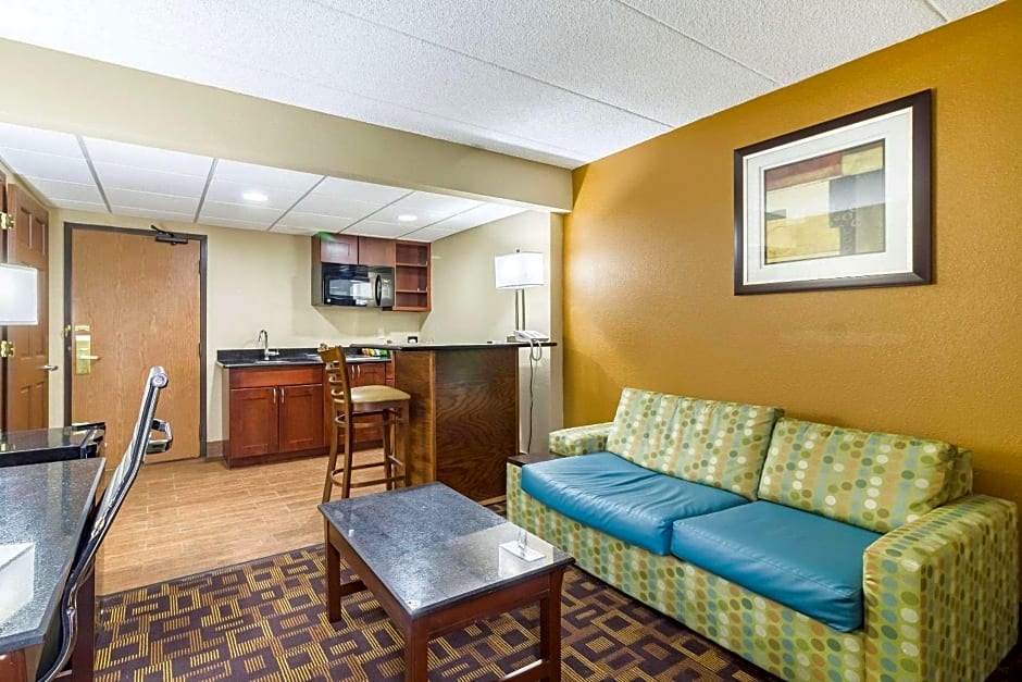 Quality Inn & Suites Arden Hills