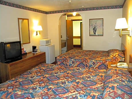 Queen Room - Accessible/Non Smoking