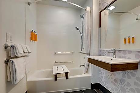 Mobility Accessible Two Bedroom Suite Two Queens Bathtub