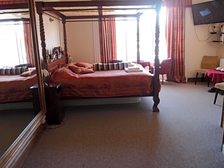Executive Room with Four Poster Bed and Sea View