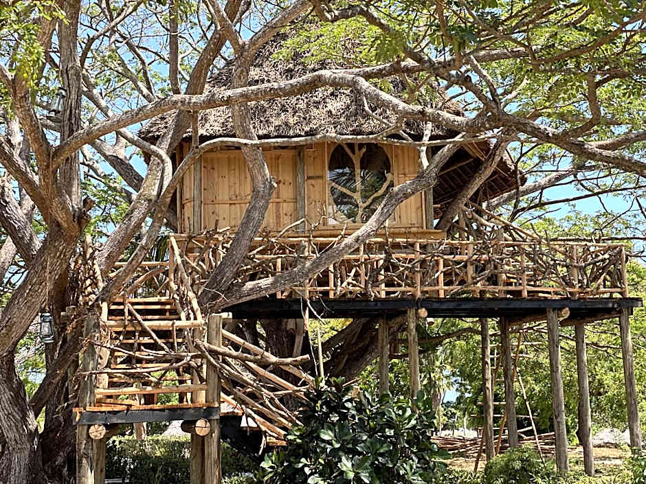 Antonio Beach Tree House Hotel & Spa