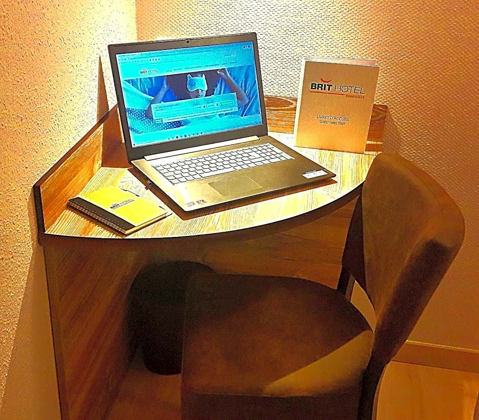 Brit Hotel Confort Pau Lons