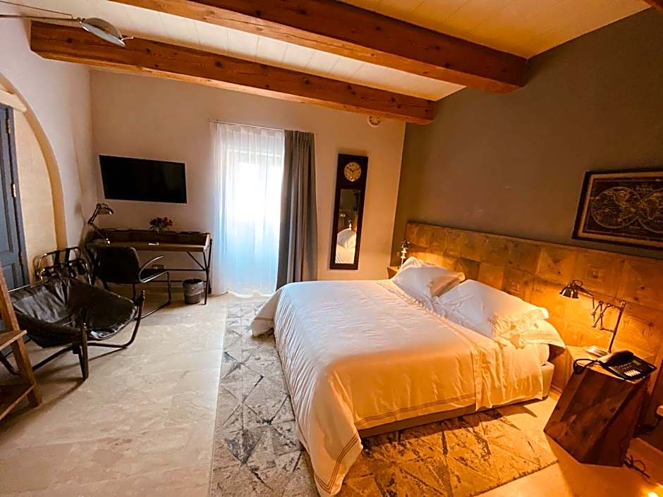Photo 1 of 4 of Superior 1 Queen Bed