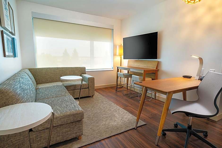 Element Sacramento Airport