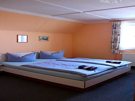 Familienzimmer-Einfach-Eigenes Badezimmer-Bergblick