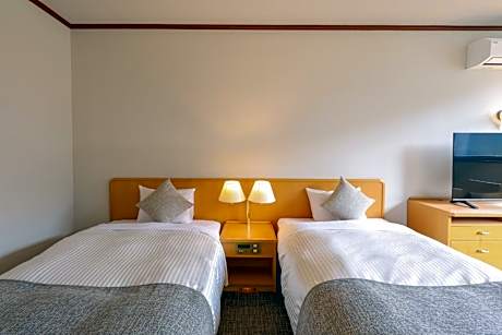 Standard Twin Room holds 3 people - Indoor Bath - Non-Smoking