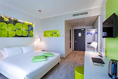 Deluxe Room with Park and Pool View