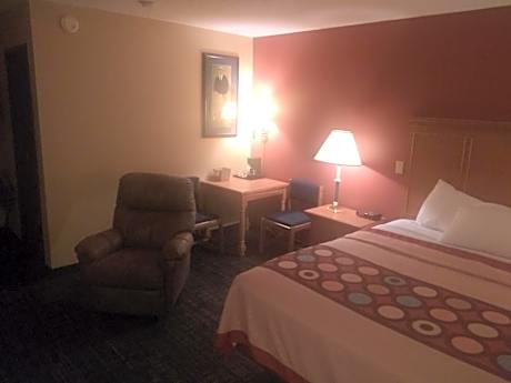 Deluxe King Room - Non-Smoking