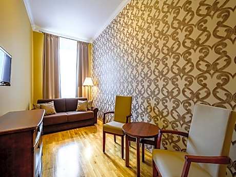 Family Suite with Square View