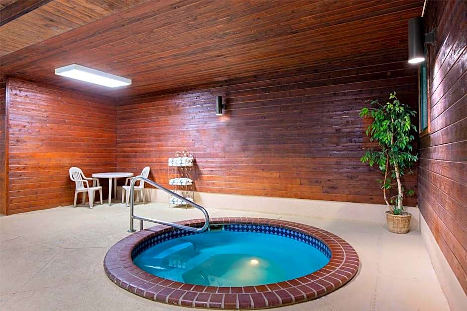 Super 8 by Wyndham Salina I-70