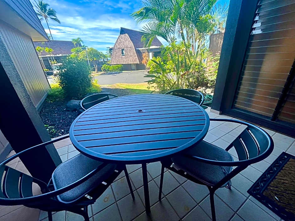 Beachfront 1 Bedroom Condo with Private Beach, Pool, Hot Tub