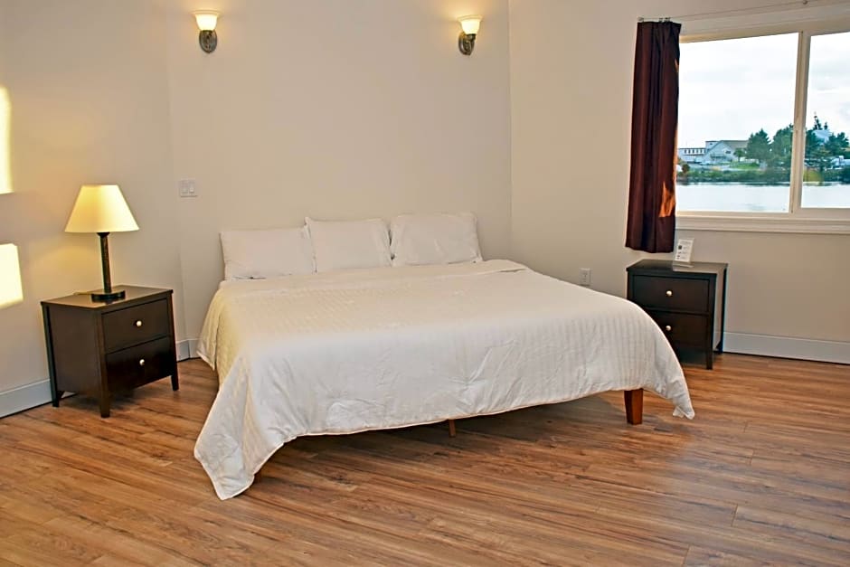 Longliner Lodge and Suites