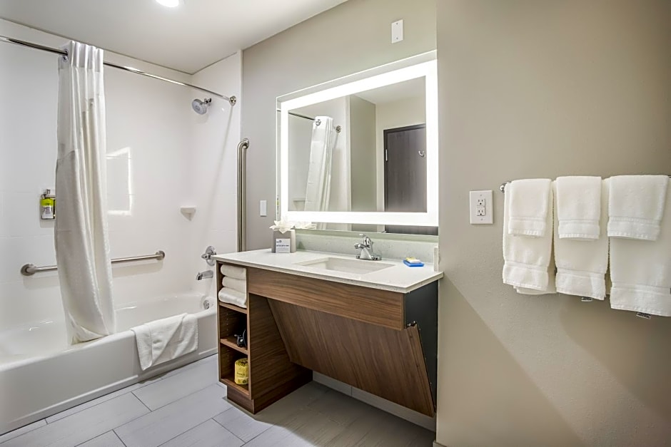 Holiday Inn Express & Suites East Tulsa - Catoosa