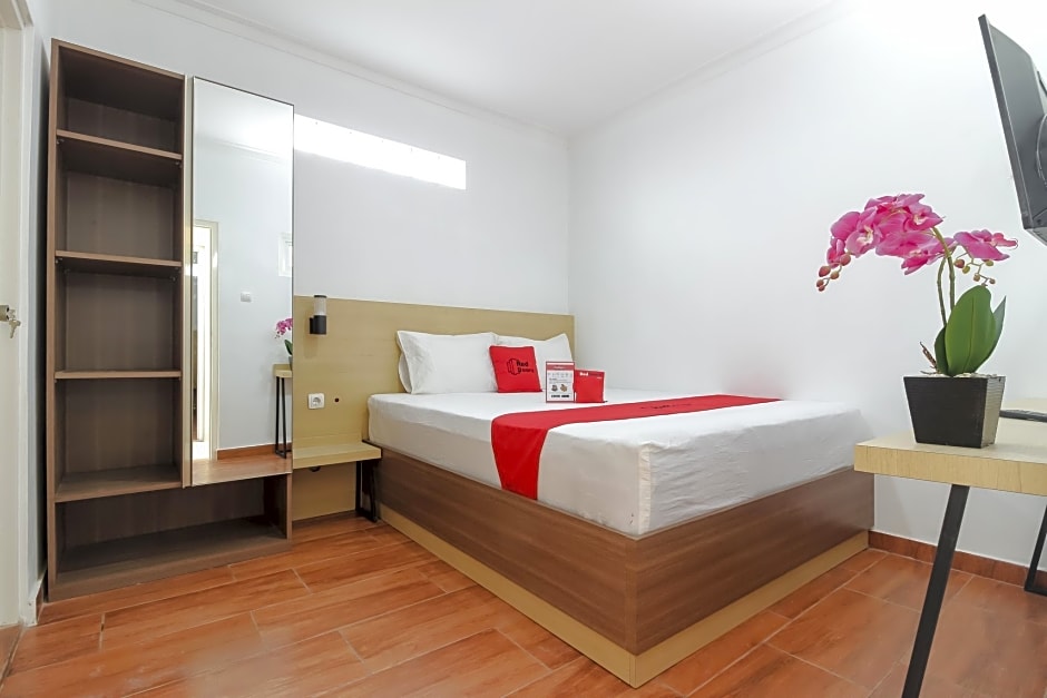 RedDoorz Plus near Jogja Kembali Monument