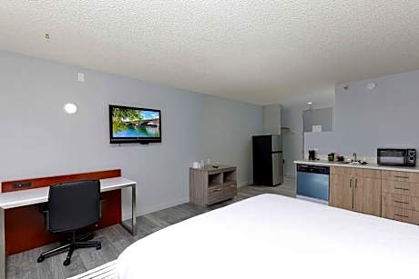 Deluxe King Room - Non-Smoking