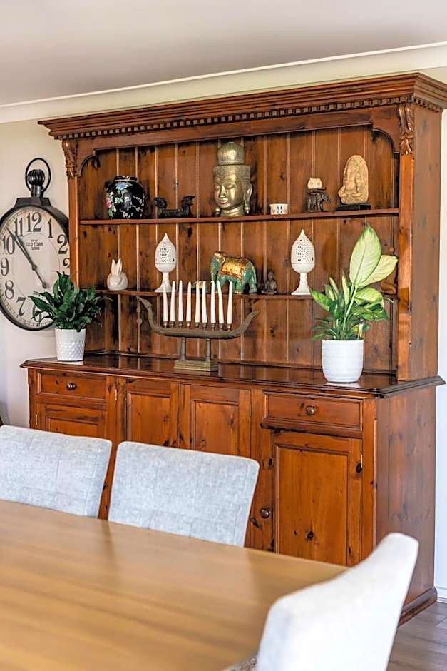 Entertainer's Paradise! Child & pet friendly Pool spa, movie room - close to Australia Zoo