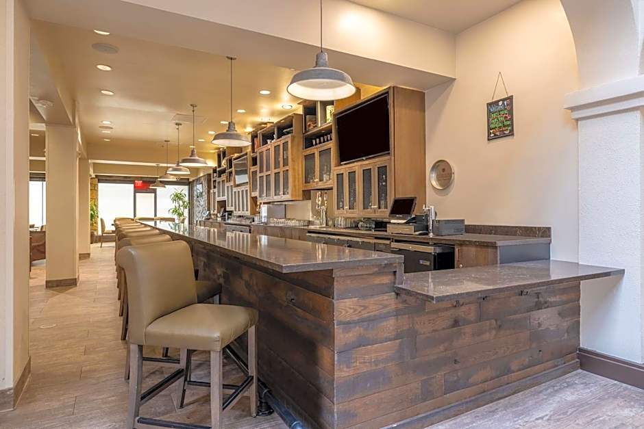 Embassy Suites By Hilton Hotel Tulsa-I-44