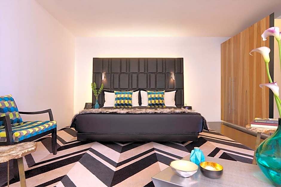 Adelphi Hotel