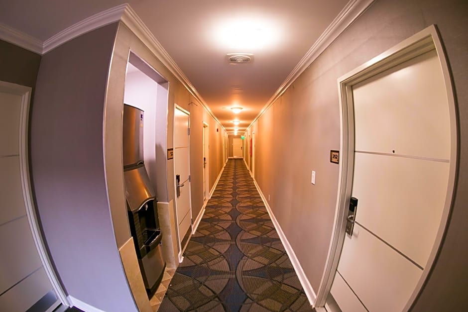 Metropolitan Inn & Suites