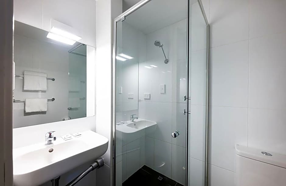 Belconnen Way Hotel & Serviced Apartments