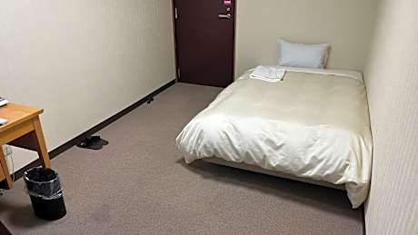 Male Only - Single Room with Shared Bathroom - Smoking