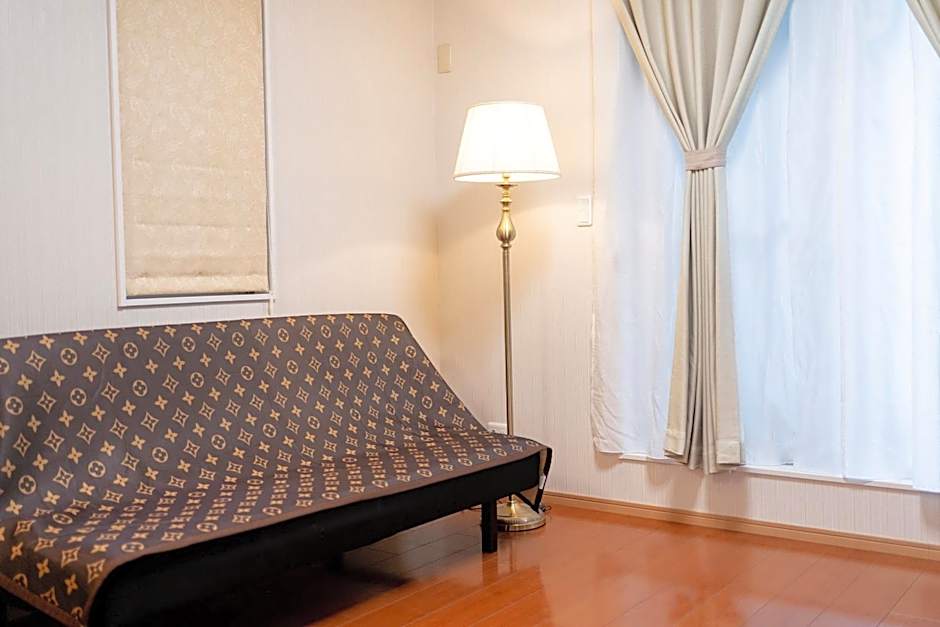Shinokubo guest house , near shinjuku 100 square meters, 4 bedrooms, 1 living room 1kitchen 2toilet 1bathroom washmachine