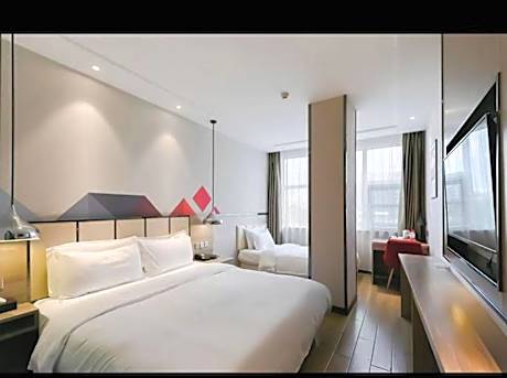 Dossen - Deluxe Family Room