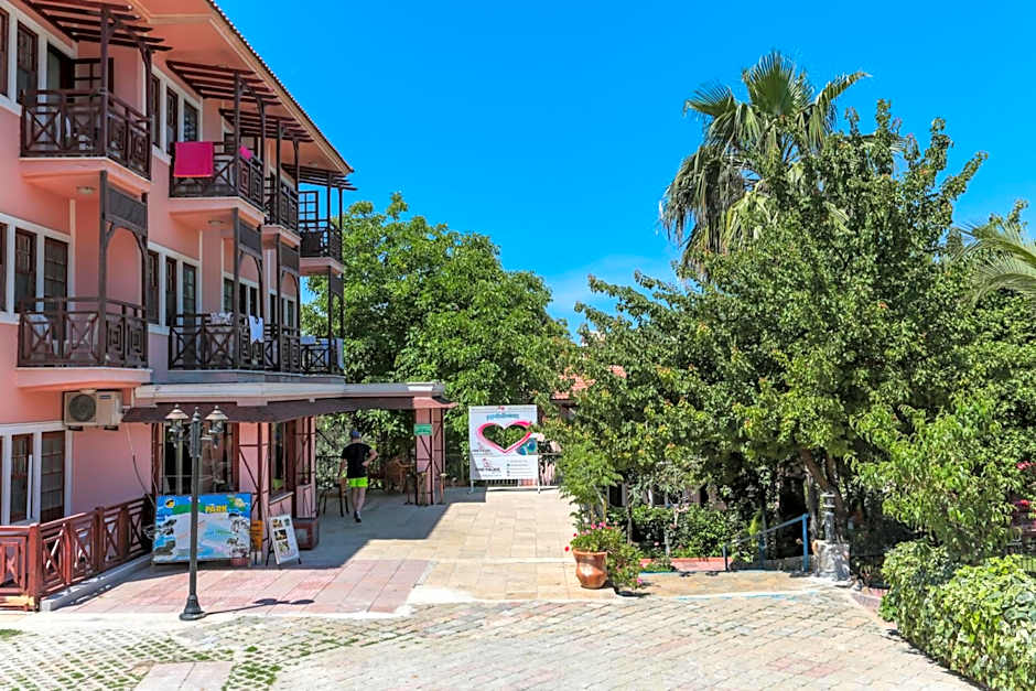 Club Pink Palace Hotel