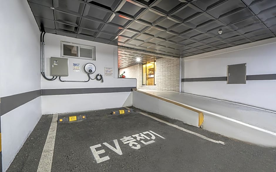 Tongyeong Hangnam Brown Dot