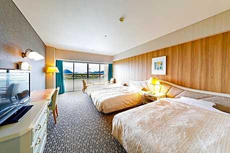 Triple Room with Sofabed with Park Side View  - Non-Smoking