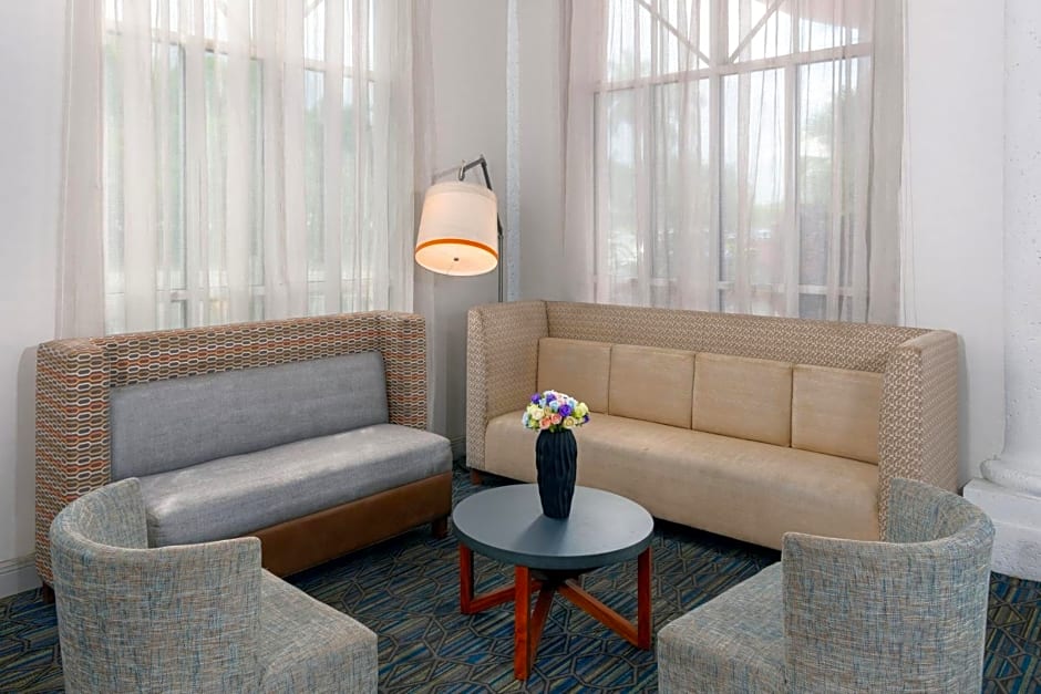 Holiday Inn Express Miami Airport Doral Area, an IHG Hotel